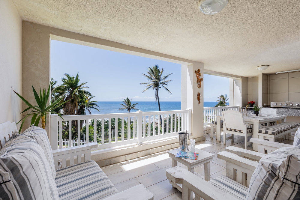 Laguna La Crete: Laguna La Crete 
Spacious balcony, perfect place to relax and unwind.